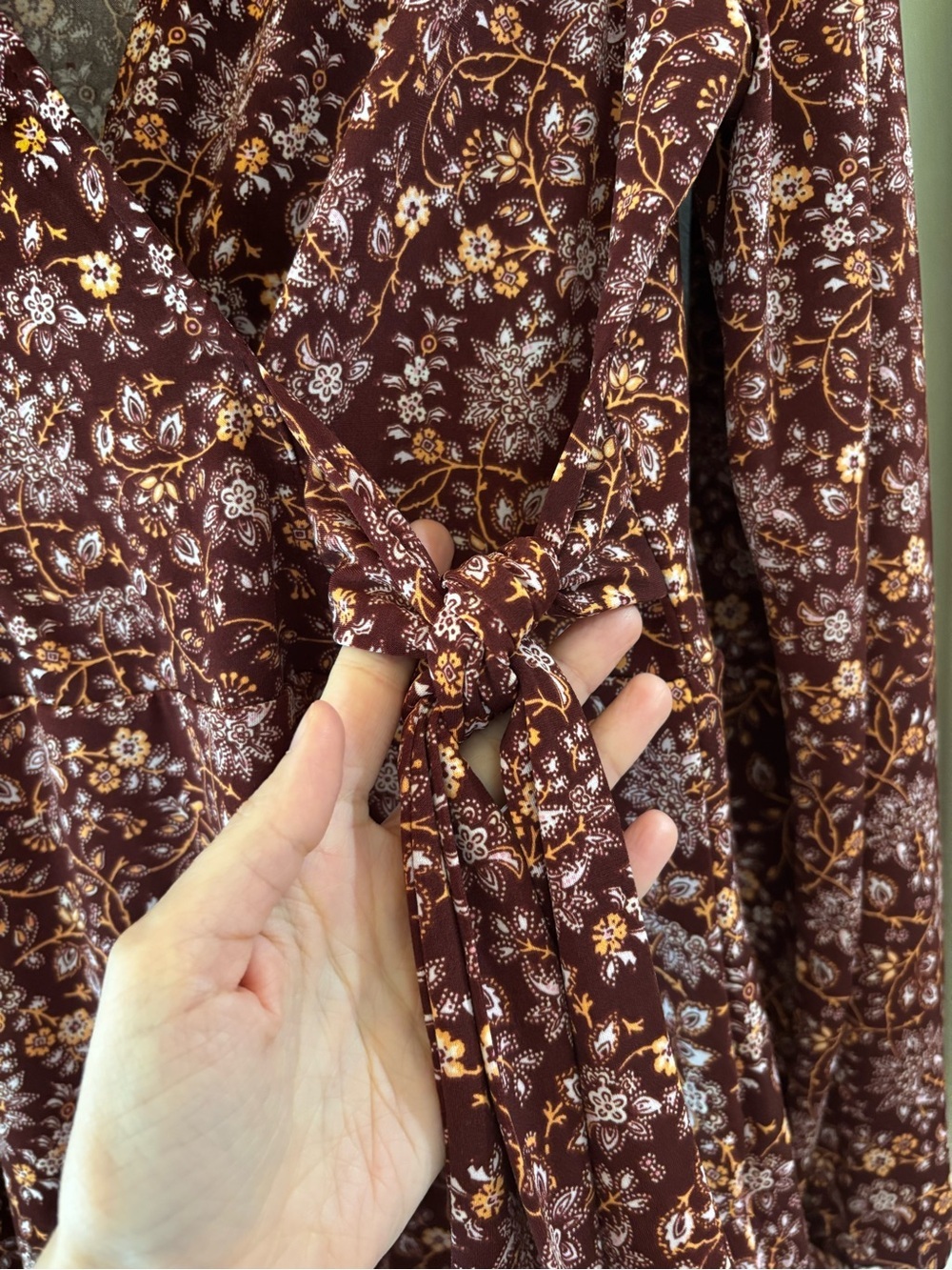Gilli Women's Brown Floral Wrap Top Size Medium - Picture 2 of 5